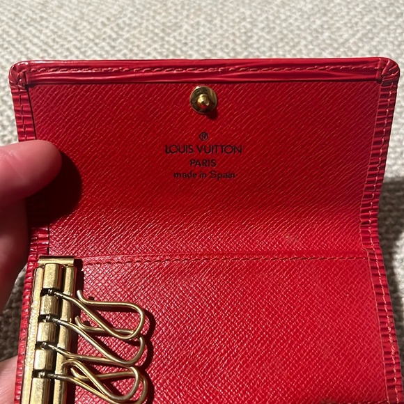 Authentic Louis Vuitton EPI Red key holder CA0968 - Picture 4 of 15